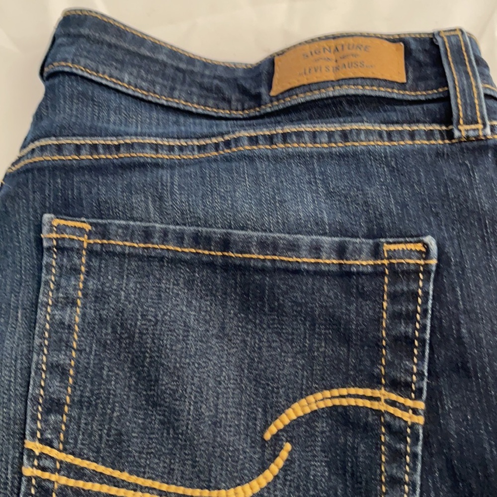Levi’s - Picture 2 of 2